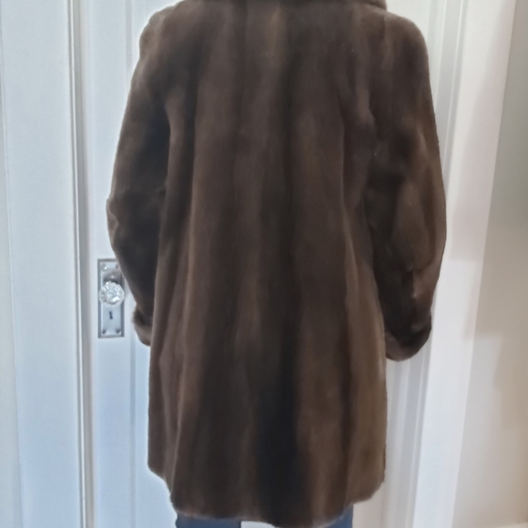 Lovely soft brown vintage Scottish fur coat - Picture 3 of 7